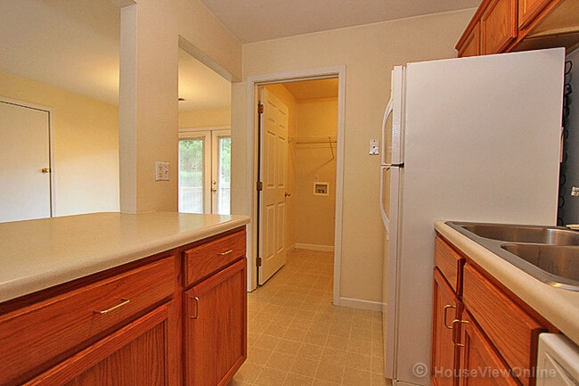 Building Photo - 2831 Hemlock Ct