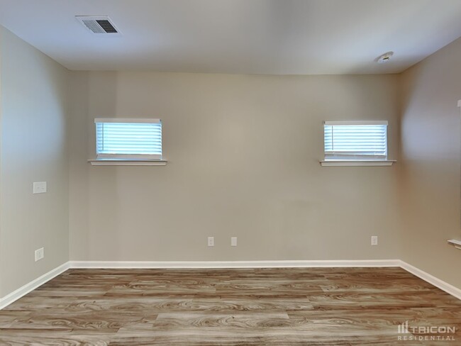 Building Photo - 250 Harvest Glen Ln