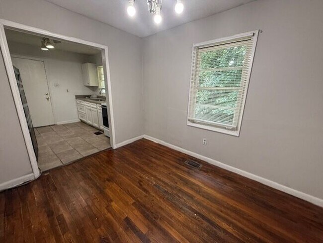 Building Photo - Charming 3 Bedroom Home on Secluded Street...