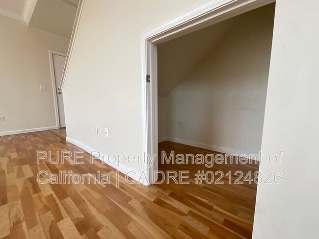 Building Photo - 950 Campoy St