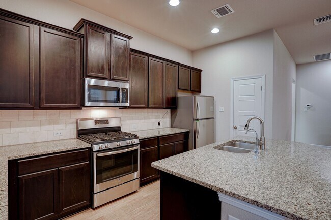 Building Photo - 2212 Dillon Pond Ln