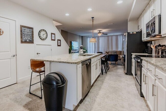 Building Photo - 4742 Terra Esmeralda Dr