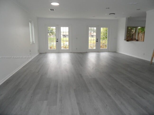 Building Photo - 1845 Vista Way