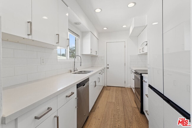 Building Photo - 1525 Hayworth Ave