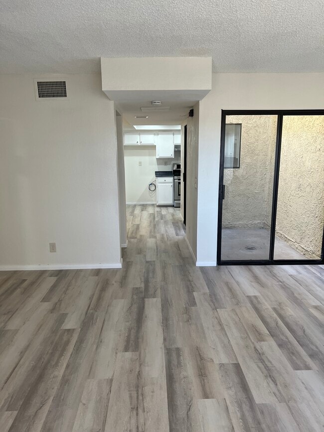 Living room - 44200 Kingtree Ave