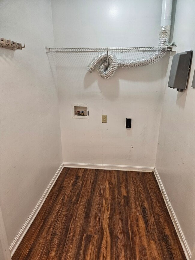 Building Photo - 104 Bitter Sweet Rd