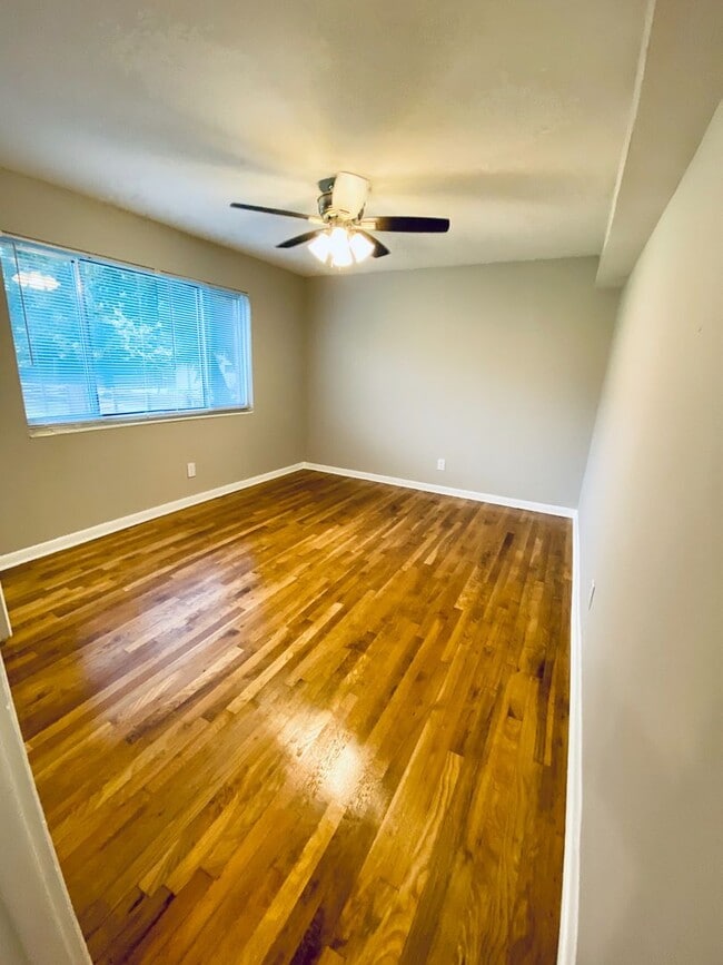 Interior Photo - 1570 Memorial Drive