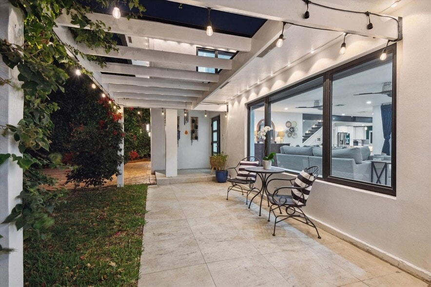 Building Photo - 600 SW 8th Ter