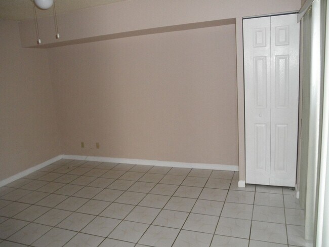 Building Photo - 571 Springdale Cir