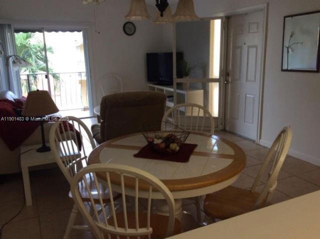 Building Photo - 653 Waterside Dr