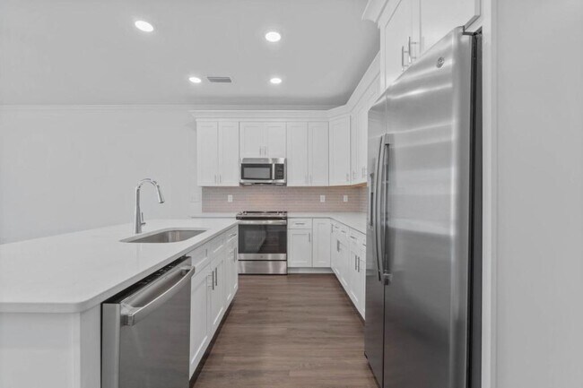 Building Photo - 513 Hill Ln