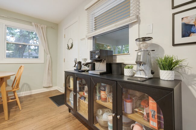 Building Photo - 328 S 14th St