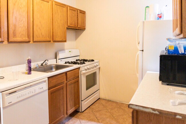 Primary Photo - 1101 W Barry Ave