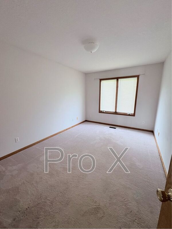 Building Photo - 124 W Briarbrook Ln