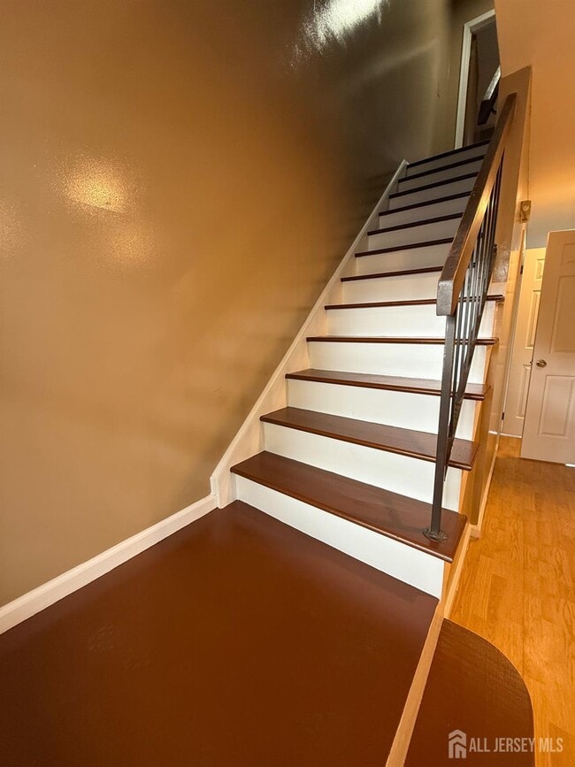 Building Photo - 2802 Deerfield Dr