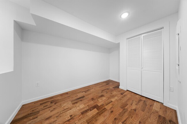 Building Photo - 1111 53rd St