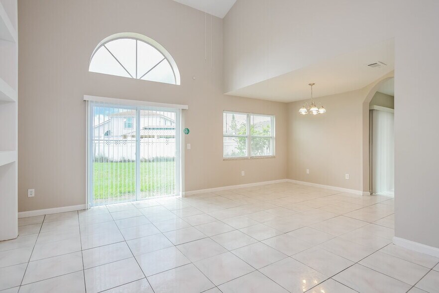 Building Photo - 305 Palmview Ct