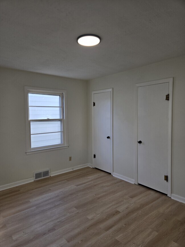 Building Photo - 1219 N Harding Ave