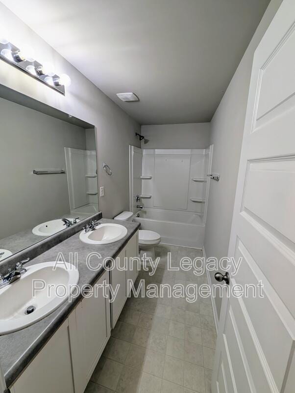 Building Photo - 1313 Brookstone Lake Dr