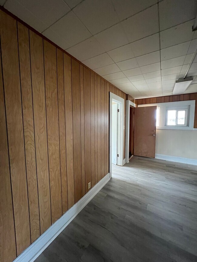 Building Photo - 2129