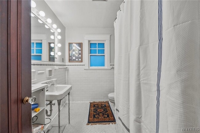 Building Photo - 736 Lafayette Ave