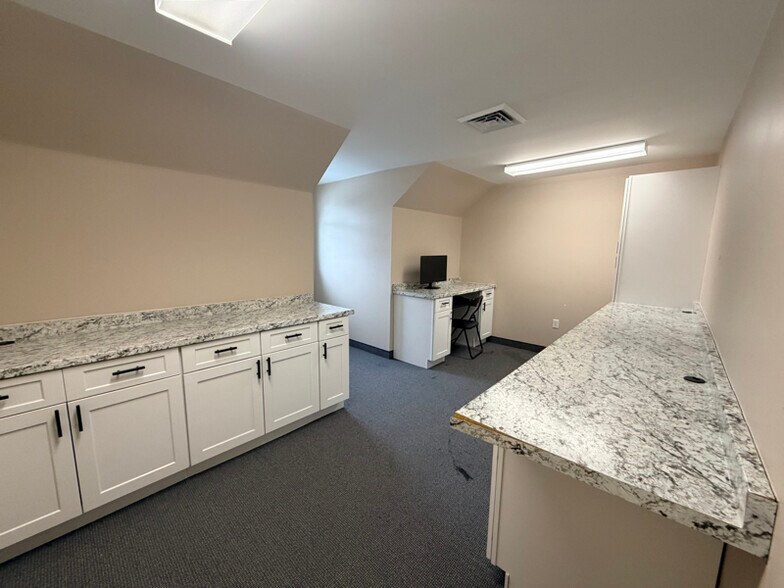 Building Photo - 116 E Main St