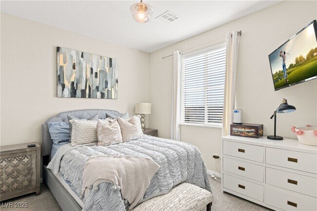 Building Photo - 10331 Western Pine Ave