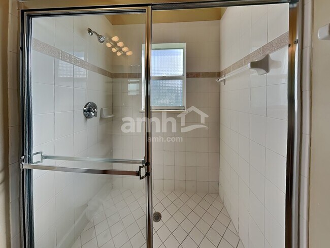 Building Photo - 6117 NW Gause Ave