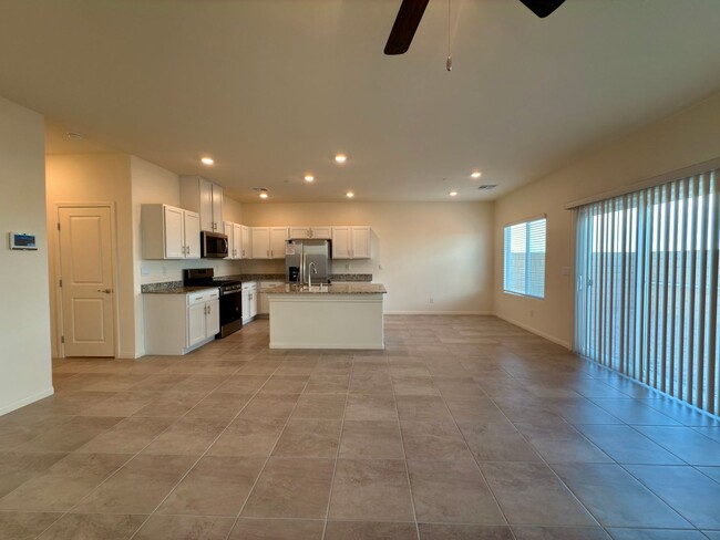 Building Photo - BRAND NEW 4 BED 2.5 BATH 2 CAR GARAGE SING...