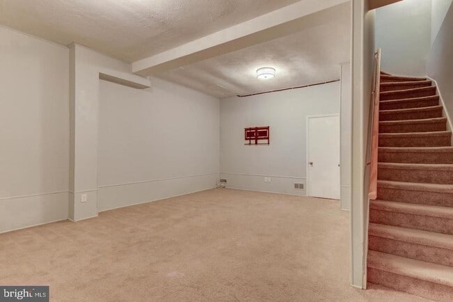 Building Photo - 107 Montrose Ave