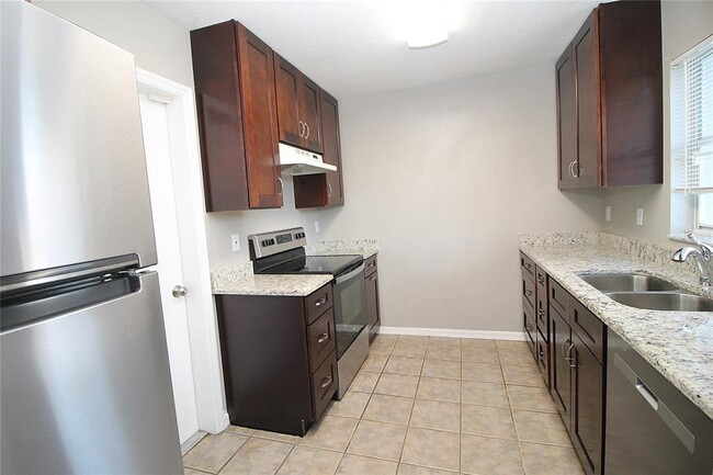 Building Photo - 903 S Disston Ave