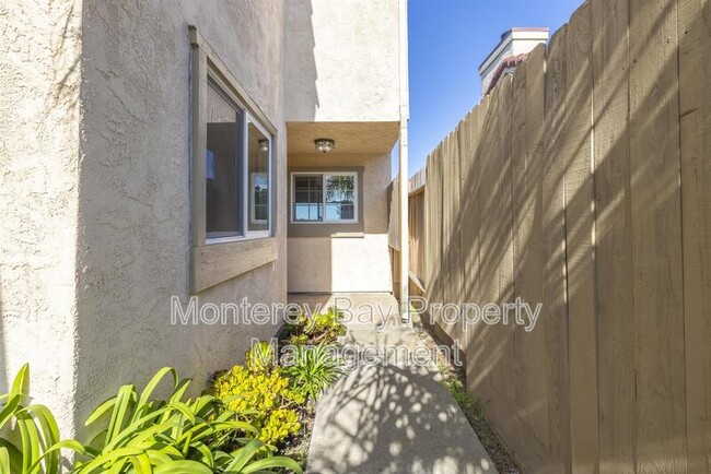 Building Photo - 143 Seal Ct