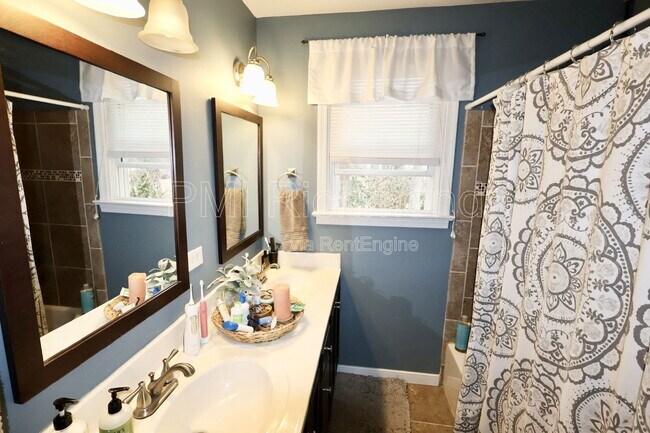 Building Photo - 3012 Elmbrook Rd