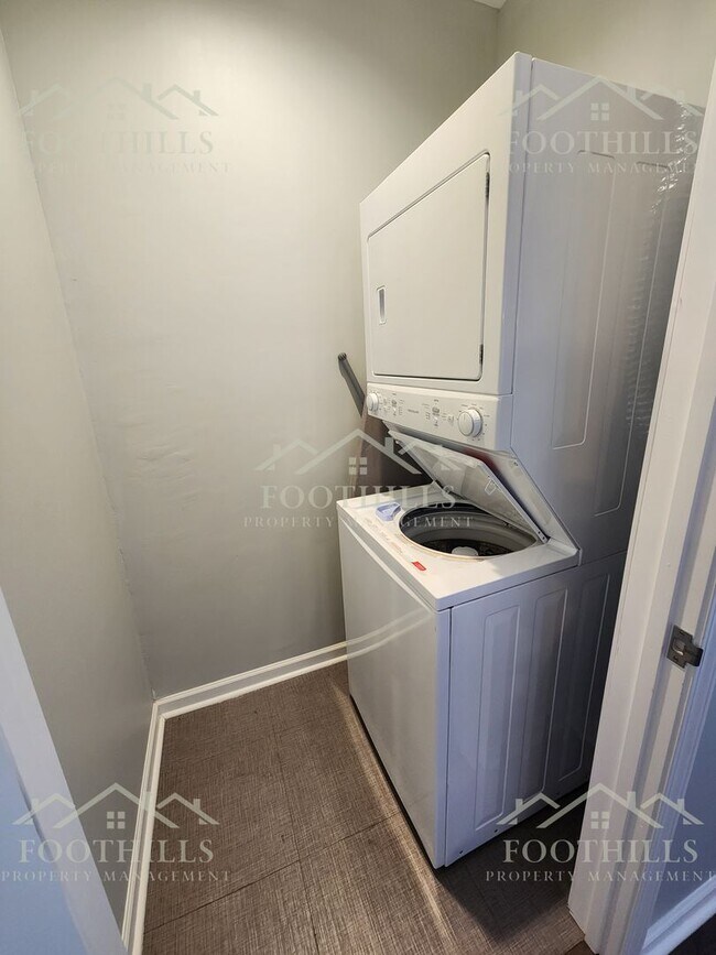 Building Photo - 214-216 N Main St