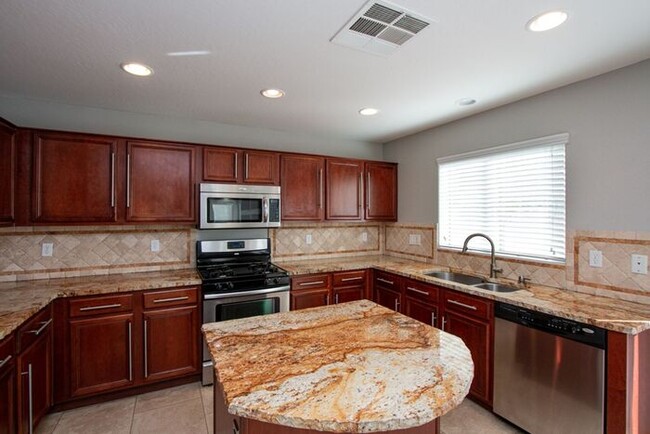 Building Photo - Welcome to this stunning 4 bedroom, 2.5 ba...
