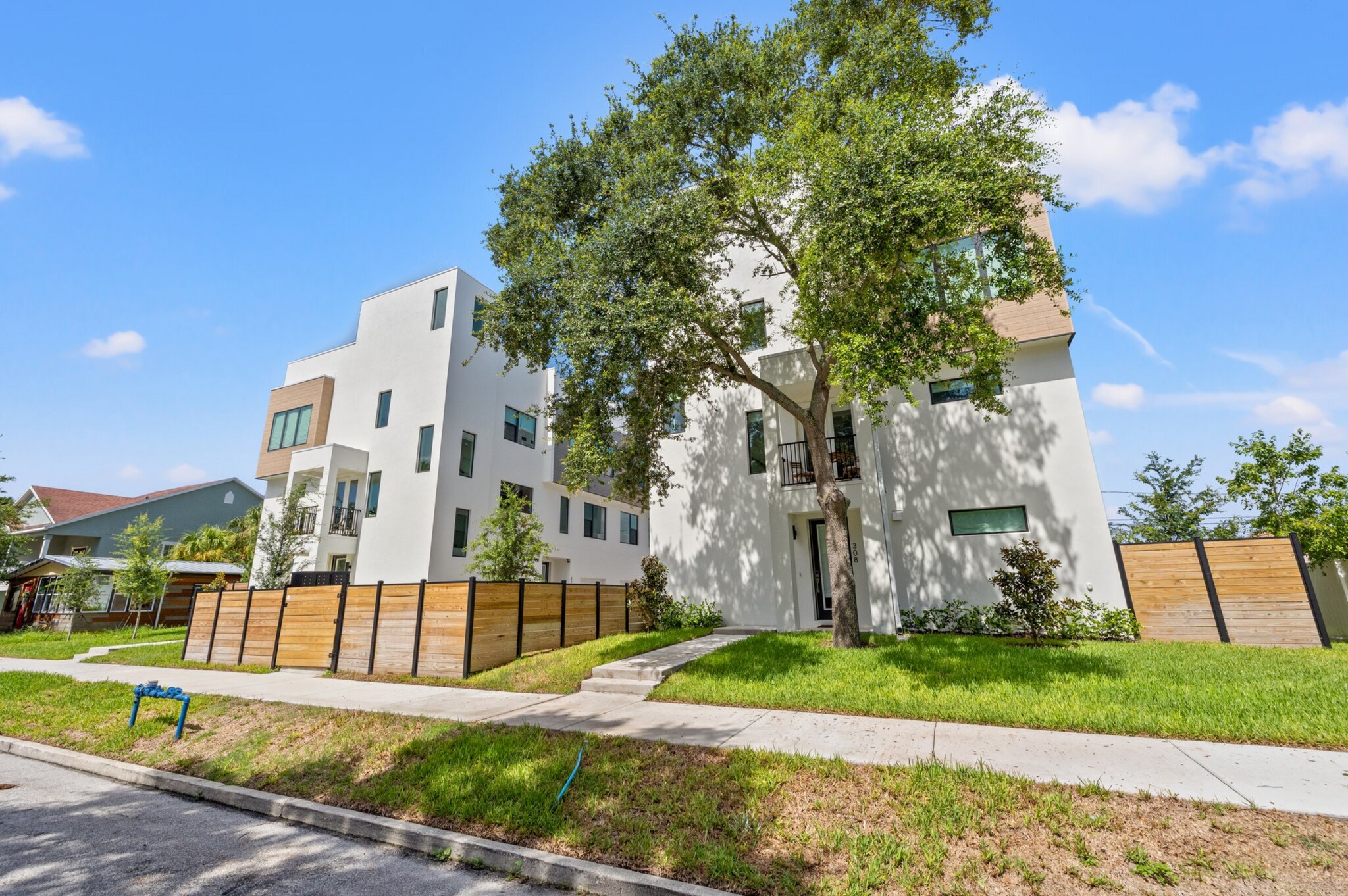 Building Photo - 320 15th St N
