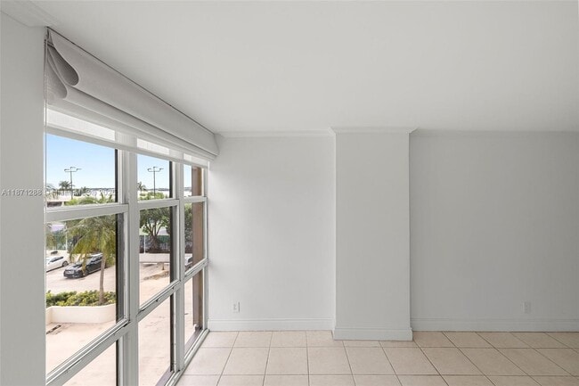 Building Photo - 1915 Brickell Ave