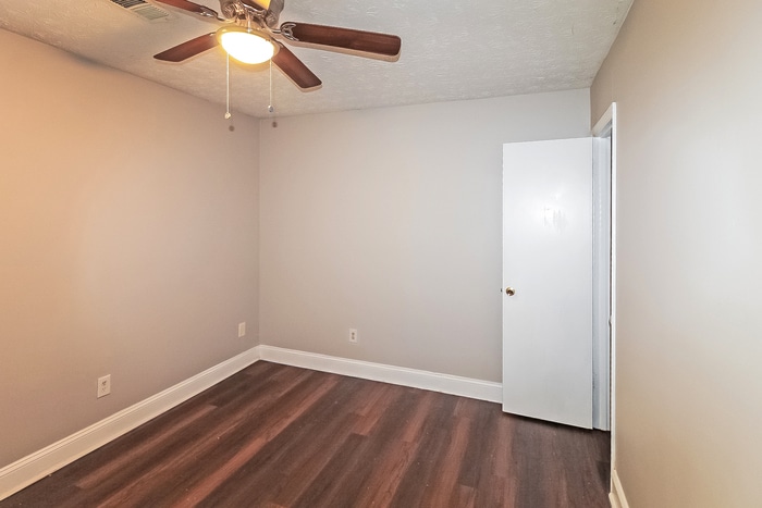 Building Photo - 612 Ralph Rd SE