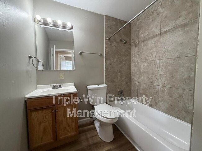 Building Photo - 10191 Mayfair Dr