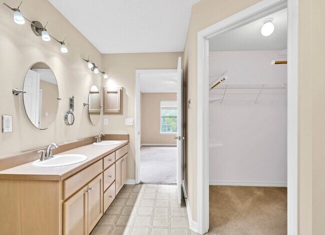 Building Photo - 4bed/2bath...Navarre home!