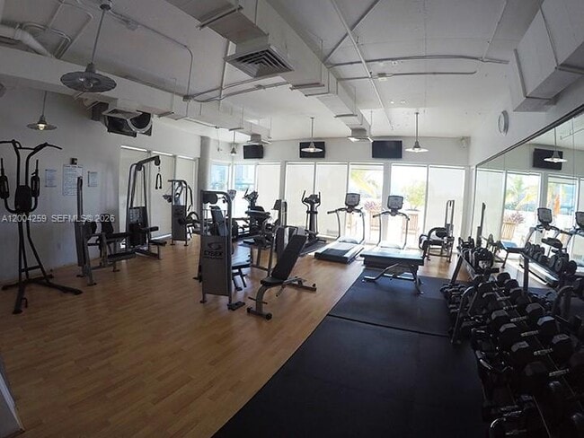 Building Photo - 10 SW South River Dr