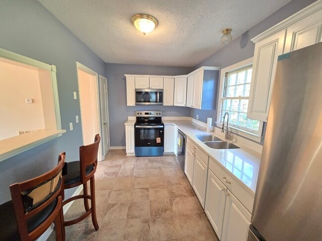 Building Photo - 3409 Alta Vista Dr