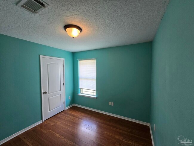 Building Photo - 2320 Badger Cir