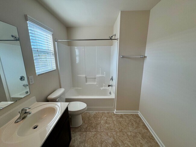 Building Photo - Spacious 5BR/3BA Home in Fort Mill