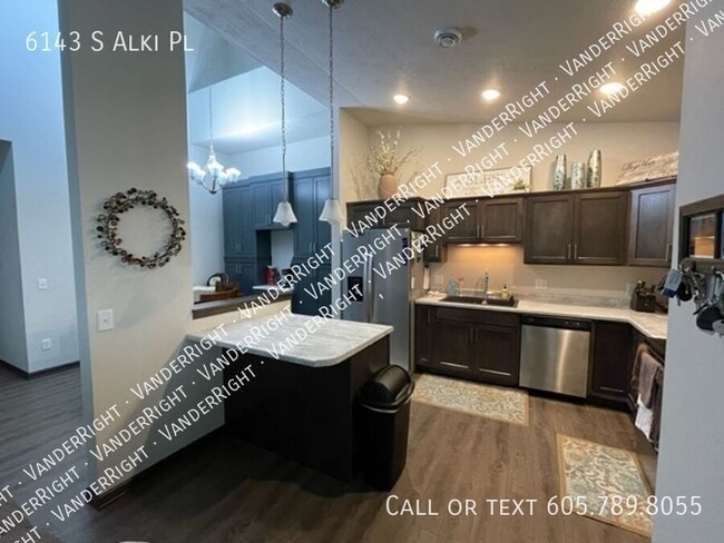 Building Photo - 6143 S Alki Pl