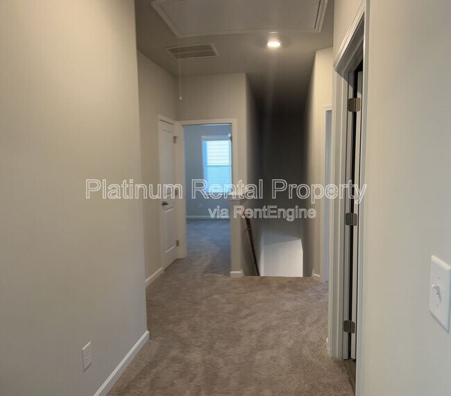 Building Photo - 4579 Silver Oak Dr SW