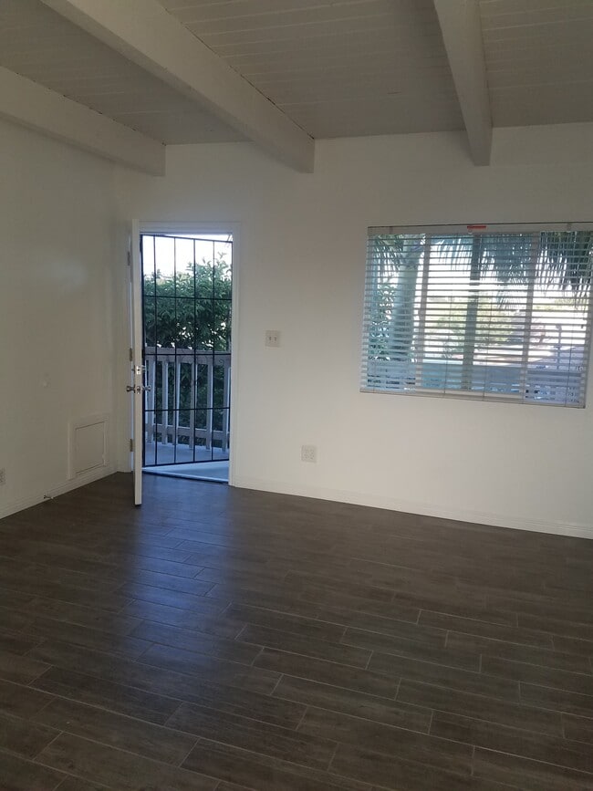 Building Photo - 1415 E Cruces St