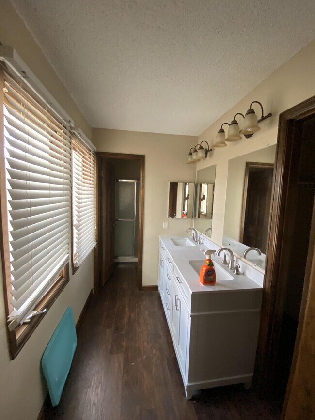 Building Photo - "Spacious 4-Bedroom Haven with 4 Full Baths in Charming Parker, CO - 2,952 Sq. Ft. of Comfort Awa...