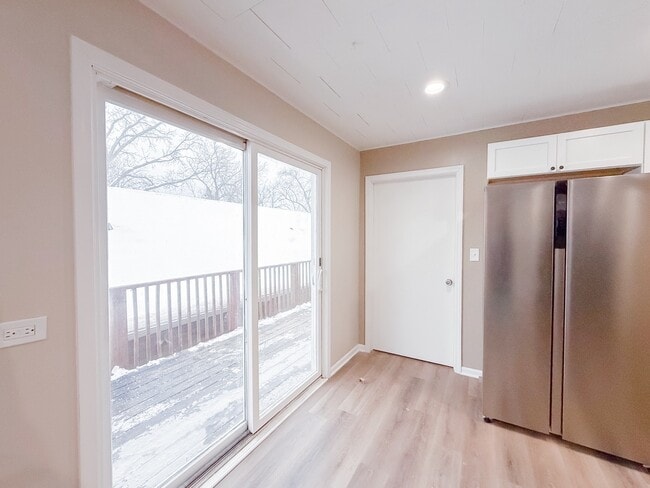 Building Photo - 106 E State Rd