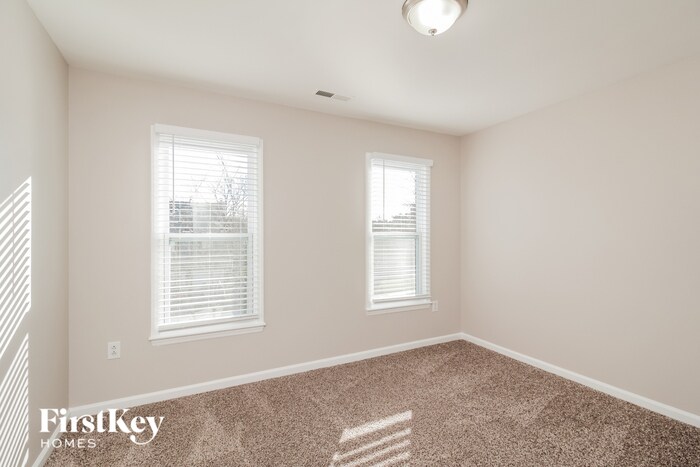 Building Photo - 6619 Hawksnest Dr